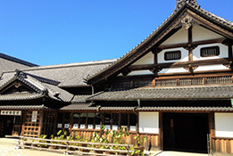 瓦屋根の家